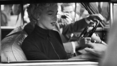 Photo of Tearful Photos from the Day Marilyn Divorced DiMaggio in 1954