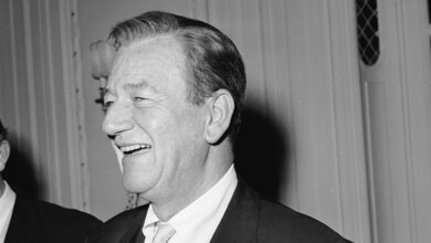 Photo of John Wayne Once Gave Hilarious Answer to Fan Who Asked If He’ll Go Home with Her on ‘The Phil Donahue Show’
