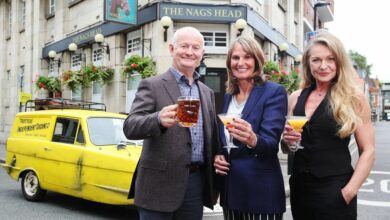 Photo of Only Fools and Horses stars who played Nervous Nerys, Tony Angelino and Cassandra Trotter reunite after 33 years