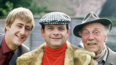 Photo of The hilarious Only Fools and Horses episode where Del Boy sets up a London tour bus to take tourists to ‘romantic’ parts of the city