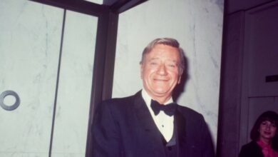Photo of John Wayne Joked He’d Punch Anybody Not Singing at the 1973 Oscars