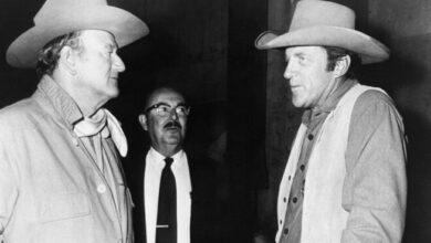 Photo of The Gunsmoke cast had no idea John Wayne was going to introduce the first episode