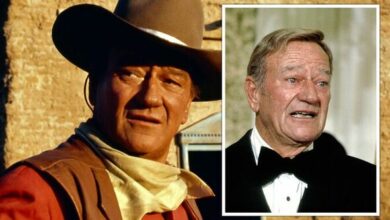 Photo of John Wayne opens up on the two scenes he’d ‘cut’ from The Alamo
