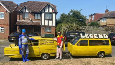 Photo of Only Fools and Hearses! Del Boy superfan takes final journey in yellow Reliant Robin funeral car with crematorium staff dressed as Batman and Robin