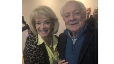Photo of Aylesbury Vale resident Sir David Jason enjoys special Only Fools and Horses reunion in Milton Keynes