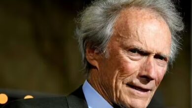 Photo of Clint Eastwood refused to leave burning room ‘because there was work to be done’