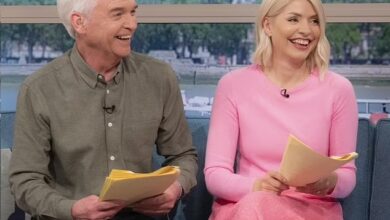 Photo of It’s over! After 15 years, Holly Willoughby ‘cuts ties’ with This Morning co-host Phillip Schofield as the ITV duo’s friendship lies in TATTERS with the pair no longer speaking to each other when the cameras stop rolling