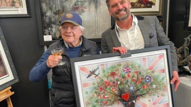 Photo of Award-winning Northamptonshire artist pride as ‘Only Fools and Horses’ actor secures artwork