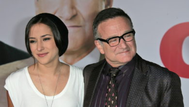 Photo of Robin Williams’ AI replicas infuriate actor’s daughter